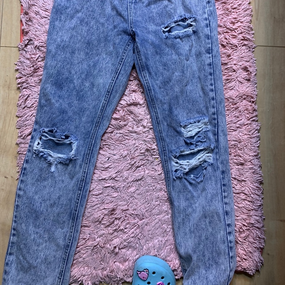MISSGUIDED BAGGY RIPPED JEANS - Picture 2 of 4